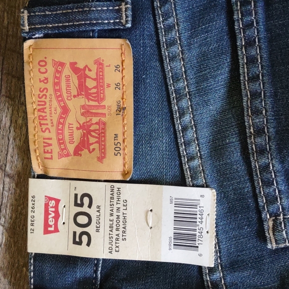 Levi's - Picture 4 of 6